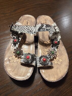 L'Artiste by Spring Step Kindness Leather Floral Slide Sandals 40 (W 9)